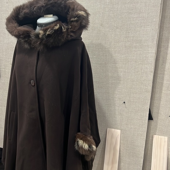 Wool Cape with fur - Picture 2 of 10